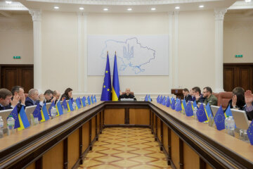 Кабмін запустив “Сімейну домівку” та розширив підтримку для дітей-сиріт і депортованої молоді