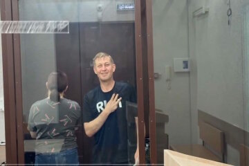 У Новоайдарі окупанти засудили сім’ю Рижкових за підтримку ЗСУ: 18 і 16 років тюрми, арешт сина (відео)