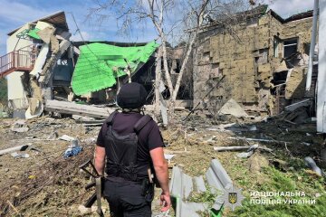 Російська бомба вбила людину на Донеччині: за добу 1 898 ударів і десятки зруйнованих будинків