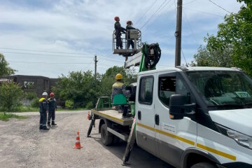 Повернули світло: за тиждень енергетики відновили живлення у 21 населеному пункті Донеччини