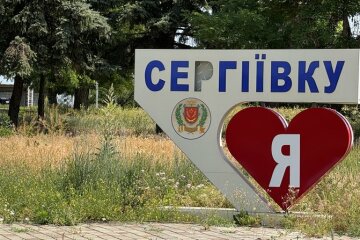Обстріли КАБами за пів року зруйнували Сергіївку на Донеччині: як виглядає прифронтове село сьогодні