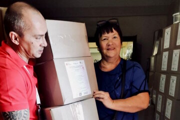Жителі Дружківки отримали понад пів тисячі гігієнічних наборів
