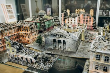 Унікальний макет зруйнованого центру Маріуполя передали Маріупольському державному університету