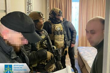 Поліцейські з Донеччини обіцяли жінці умовний термін замість ув’язнення за 100 тисяч гривень