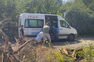 Із зони бойових дій на Донеччині евакуювали ще дев’ятьох цивільних (фото)