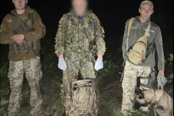 Під маскувальним одягом був гідрокостюм: житель Донеччини хотів незаконно потрапити до Молдови