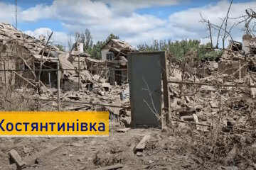 Поліція врятувала двох людей з розбомбленої вулиці у Костянтинівці (відео)