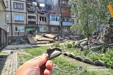 Нічна атака РФ на Білозерське: постраждали жінка та дитина, тривають рятувальні роботи