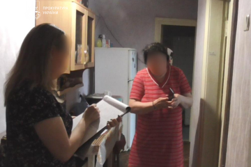 Жительці Луганщини, яка виправдовувала війну, присудили читати патріотичну літературу (фото)
