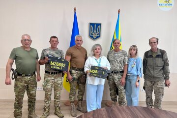 Експонати з фронту: Покровський музей отримав артефакти від добровольців (фото)
