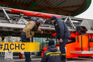 Рятувальники Донеччини отримали від благодійників пожежну автодрабину