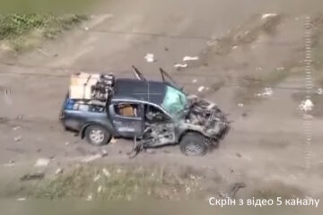 Під Покровськом автомобіль нацканалу підірвався на міні поранено журналістку (відео)