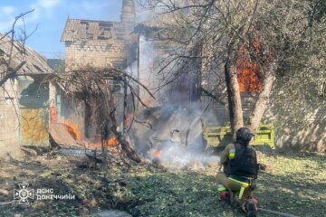 Пожежі, обстріли та порятунок людей: тиждень ДСНС на Донеччині