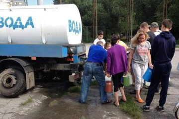 У Маріуполі — водна катастрофа: заморожене будівництво, загибель птиці та “поради” бурити свердловини
