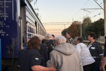 Виходили пішки: подружжя з Ямполя виїхали із прифронтового населеного пункту (фото)