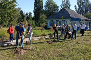 Алею Бахмута висадили у столиці (фото)