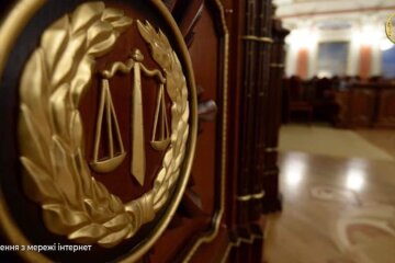 Замість служіння закону служили грошам: в одному з судів Донеччини викрили схему