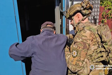 Отримують багато запитів: з Ярової поліцейські евакуювали ще п’ять людей (відео)