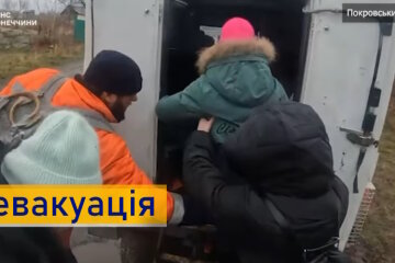 З прифронтового Гришиного рятувальники евакуювали родину з дитиною (відео)