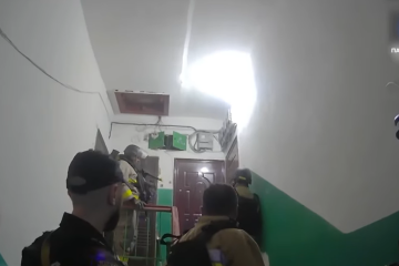 Кілька днів не виходив на зв’язок: у Слов’янську патрульні допомогли чоловіку, який занедужав (відео)
