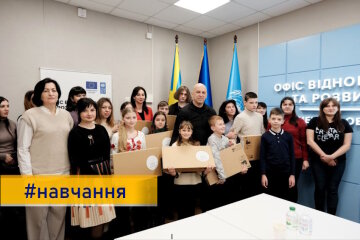 Ноутбуки для дистанційного навчання подарували учням Донеччини