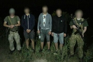 Жителя Донеччини та ще двох чоловіків затримали на Буковині під час спроби нелегального перетину кордону (ВІДЕО)