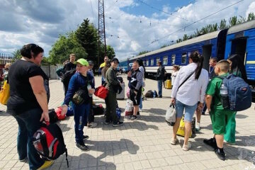 Евакуація з Донеччини: в Укрзалізниці розповіли про зміни графіків та точок посадок