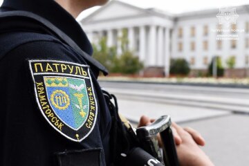Сварився та вибивав двері: у Краматорську патрульні двічі заспокоювали п’яного чоловіка