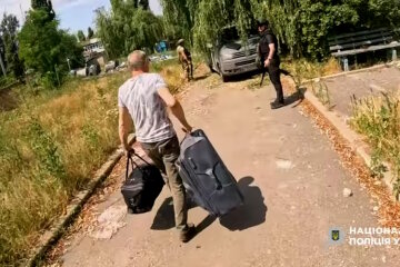 Під час евакуації цивільних поліцейські збили ворожий дрон (відео)