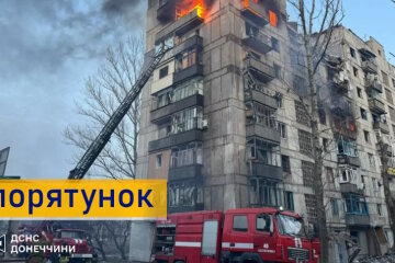 Рятувальники та поліцейські деблокували людей з-під завалів (відео)