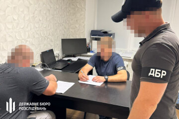 ДБР викрило офіцера на Донеччині: незаконні виплати військовим сягнули 2 млн грн