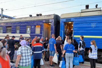 Залізницею з Донеччини за добу евакуювали ще 45 жителів (фото)