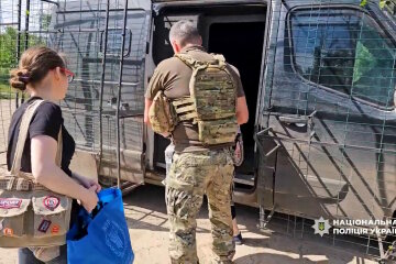 Евакуація під атакою: поліцейські врятували п’ятьох людей із небезпечних районів Костянтинівки