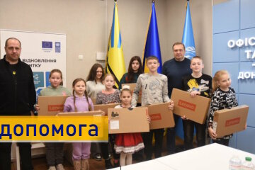 На Донеччині ноутбуки для дистанційного навчання отримали діти вразливих категорій