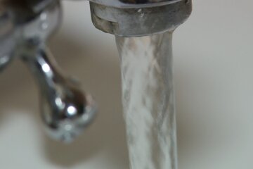 У пробах води на Донеччині виявили відхилення від норми