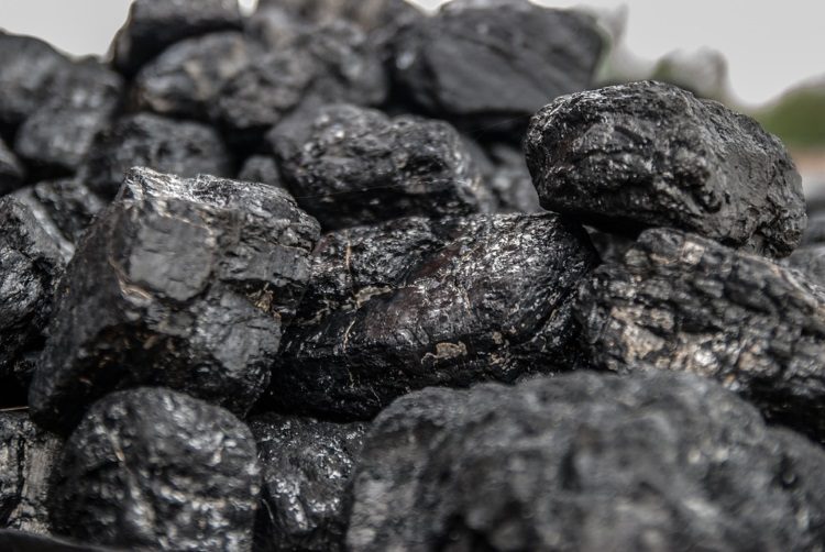 Вугілля за копійки: як з тимчасово окупованих територій Донбасу розпродають «чорне золото» регіону
