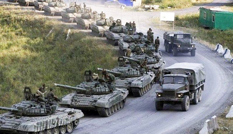 Росія знову стягує до кордонів України війська: чого слід очікувати?