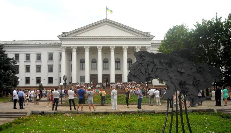 Донецькій області – 85: хто на свято, хто на мітинг