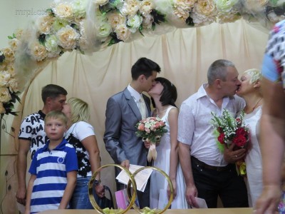 «Шлюб за добу» в Маріуполі – сервісом скористалися півтори тисячі пар