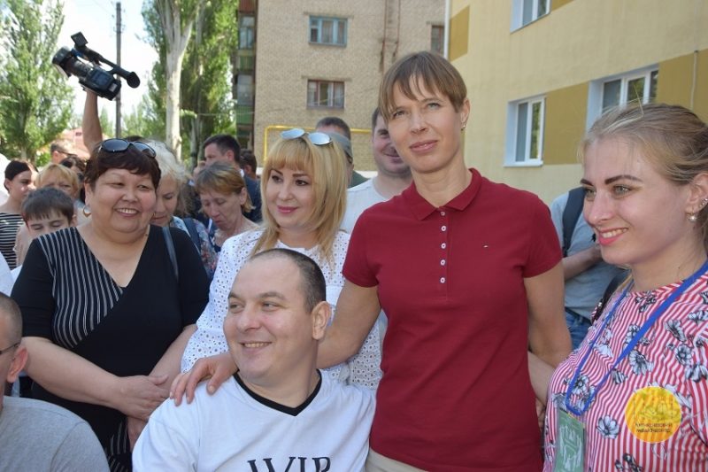 Президент Естонії відвідала гуртожиток для переселенців у Краматорську
