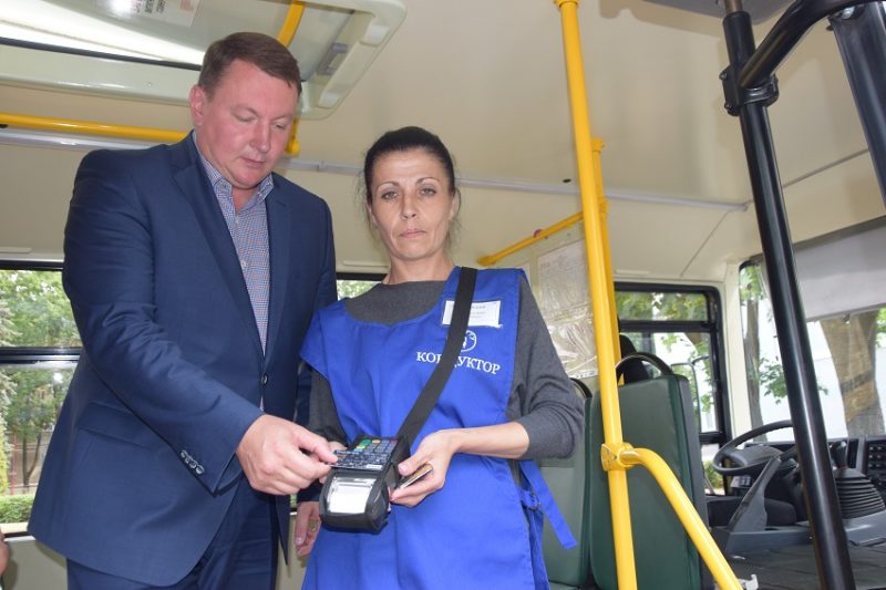 Краматорськ першим в Донецькій області впроваджує безготівкову оплату проїзду в транспорті