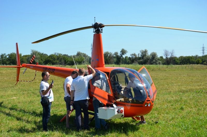 Гелікоптери обстежують високовольтні ЛЕП