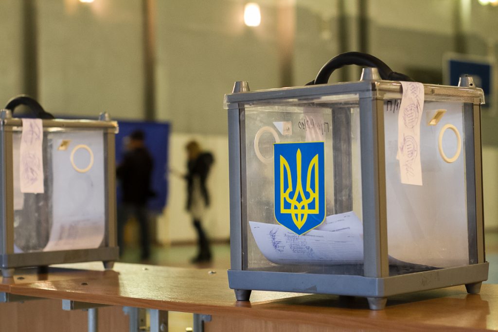 Готуватися до виборів та сподіватися на США: що говорять політексперти про найближчі перспективи повернення Донбасу