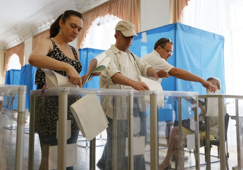 Як використовують для виборів Донбас українські політики