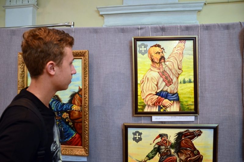 У Дніпрі відкрилася виставка козацьких картин