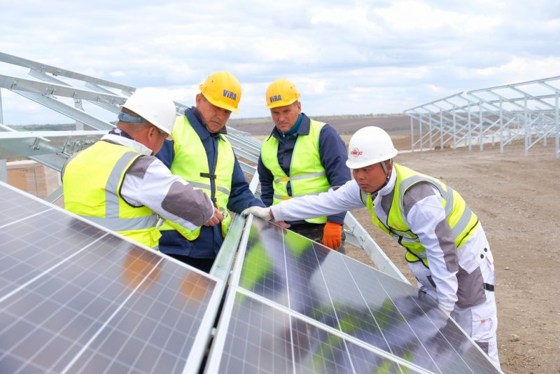 Будують найпотужнішу сонячну електростанцію в Україні