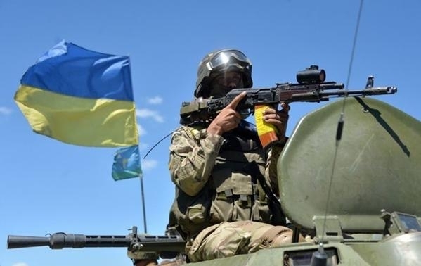 На Донбасі оголошений воєнний стан