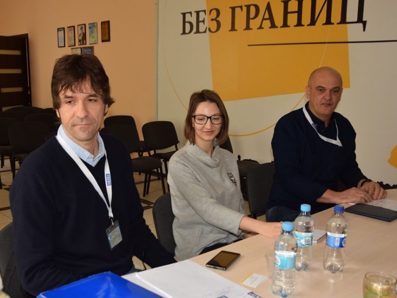 На Донеччині та Луганщині розпочали роботу міжнародні спостерігачі за виборами Президента України