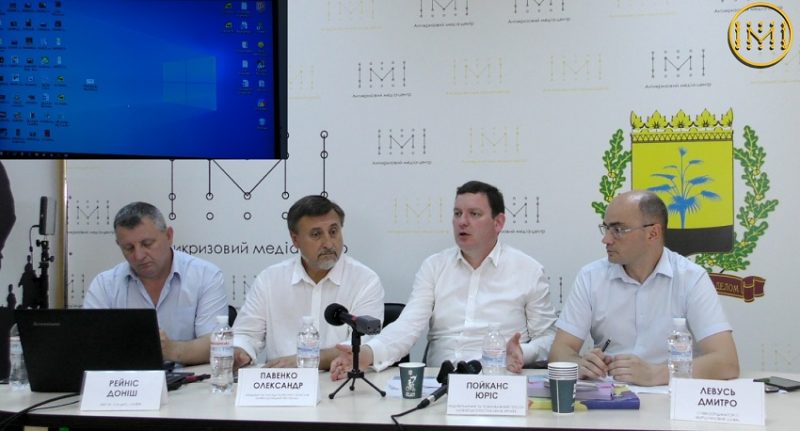 АКМЦ-online: Міжнародний круглий стіл: “Реінтеграція Донбасу. Стратегія та шляхи реалізації”