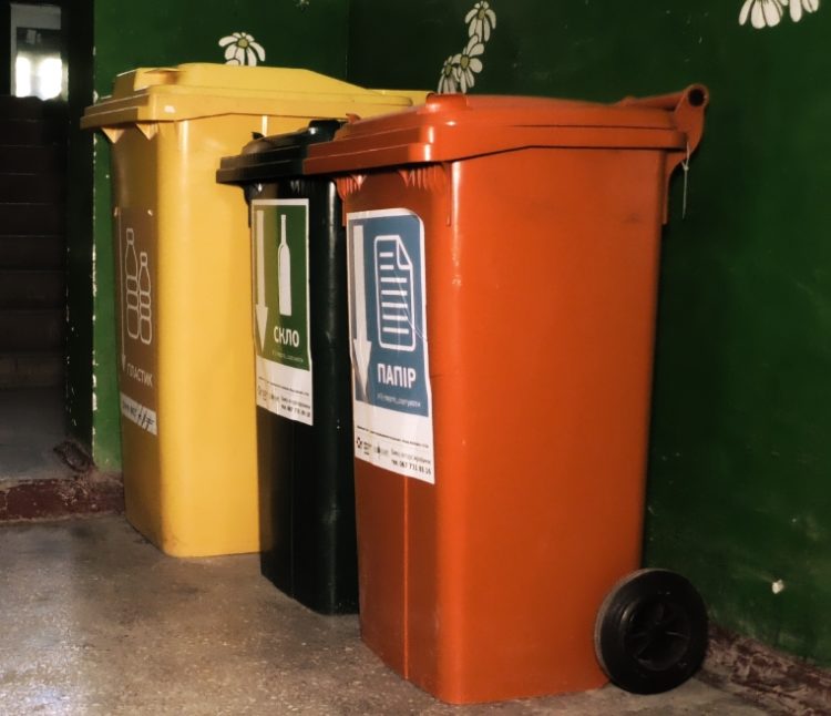 Маріупольські ОСББ сортують сміття і заробляють на цьому гроші